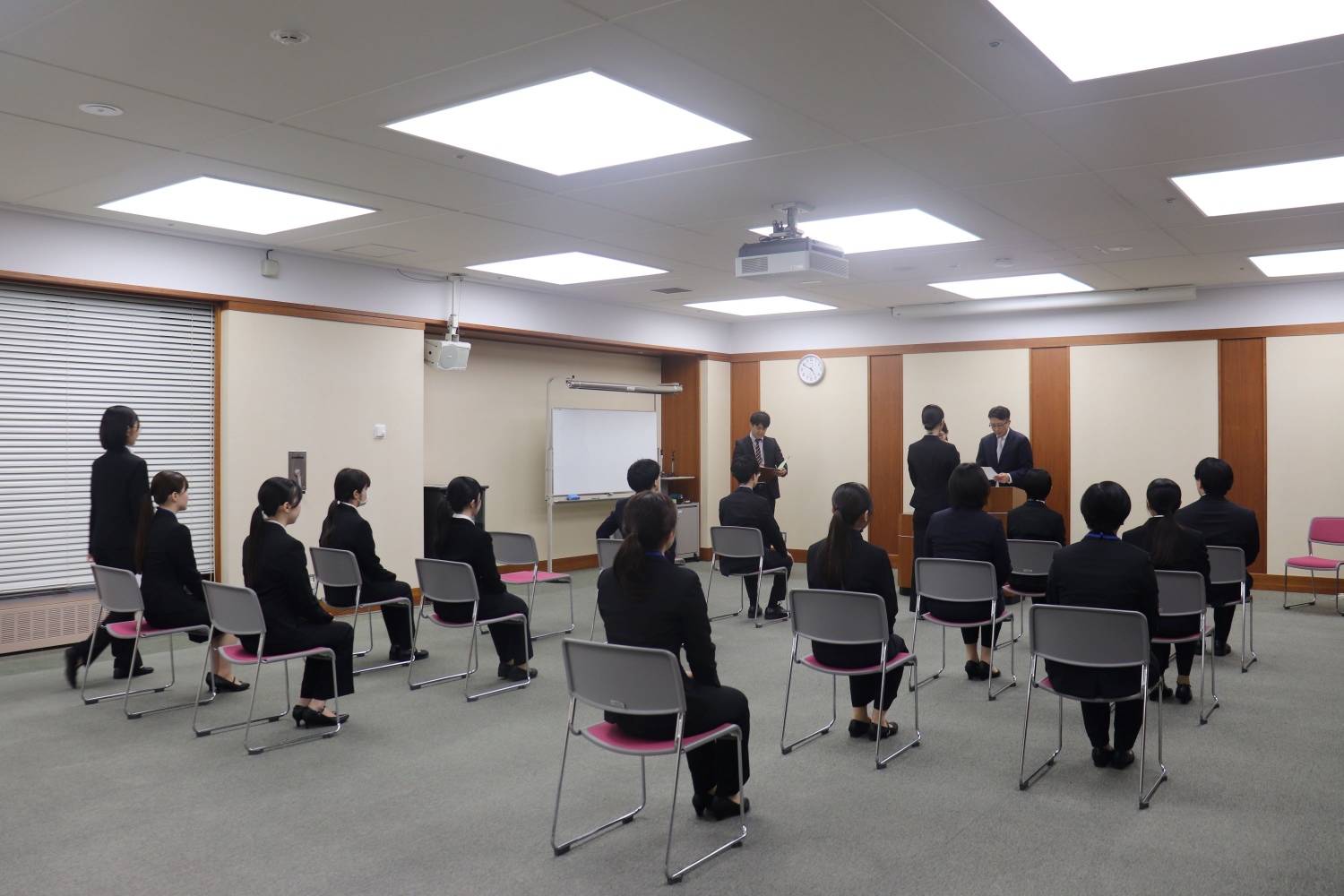 東京都公立大学法人の内定式を行いました。